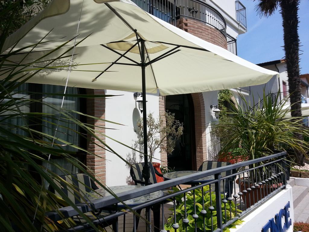 Ilios Residence リド・ディ・イエゾロ エクステリア 写真